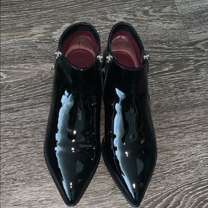 Marc Jacobs patent leather Chelsea boots!